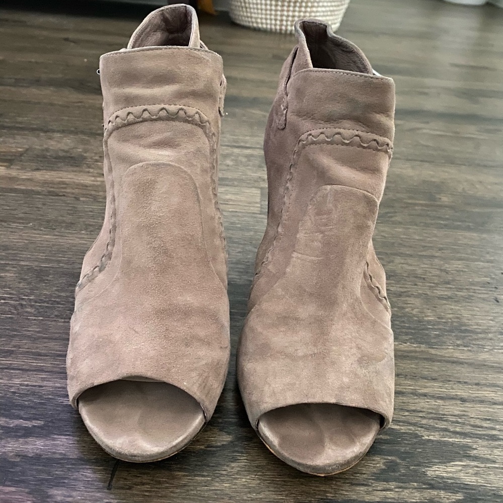 Vince Camuto Heel